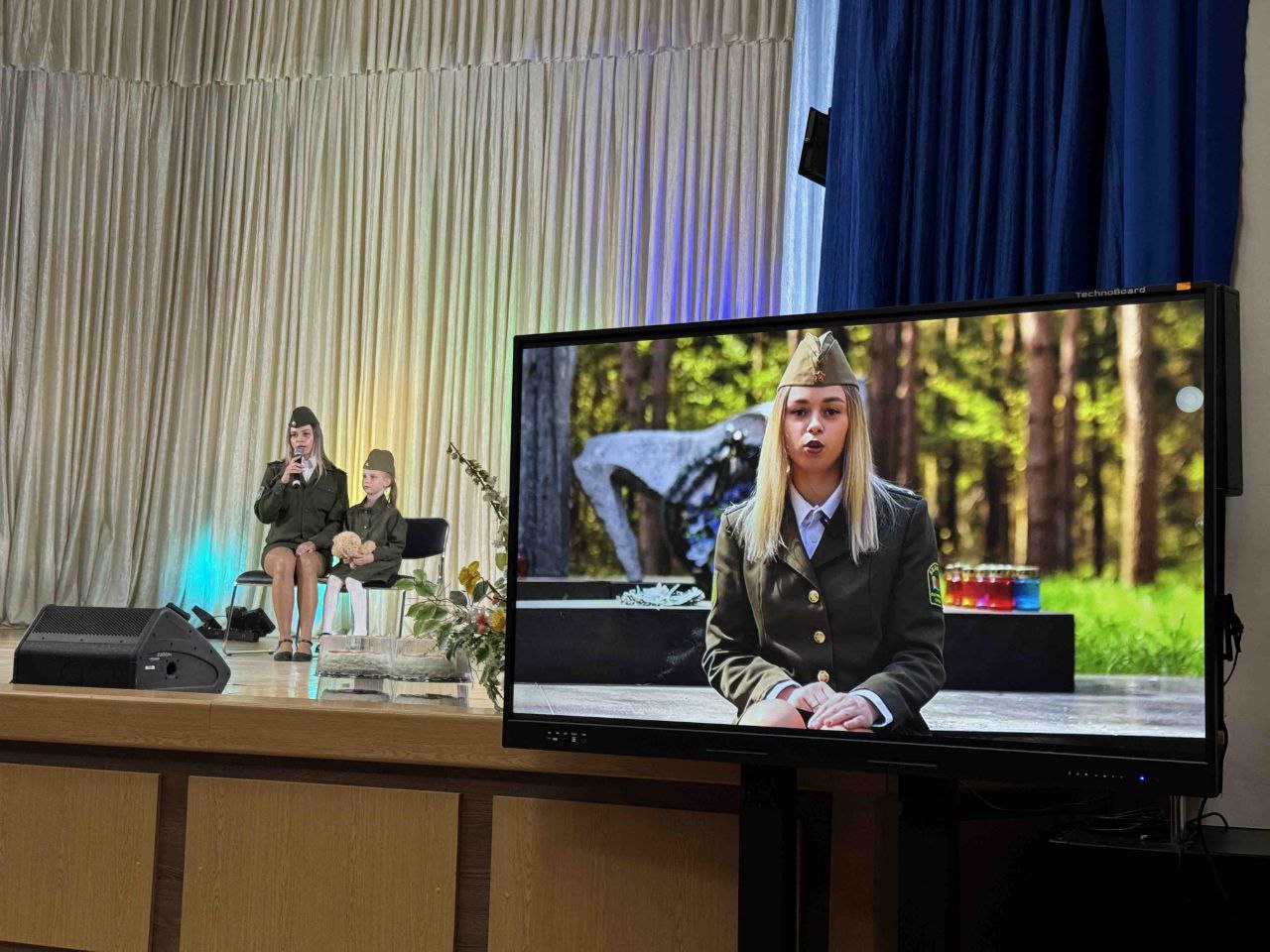 photo 5291790662821346678 y