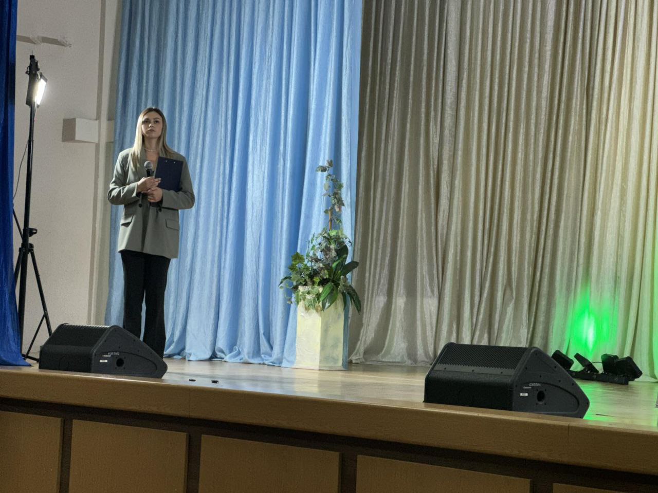 photo 5291790662821346679 y