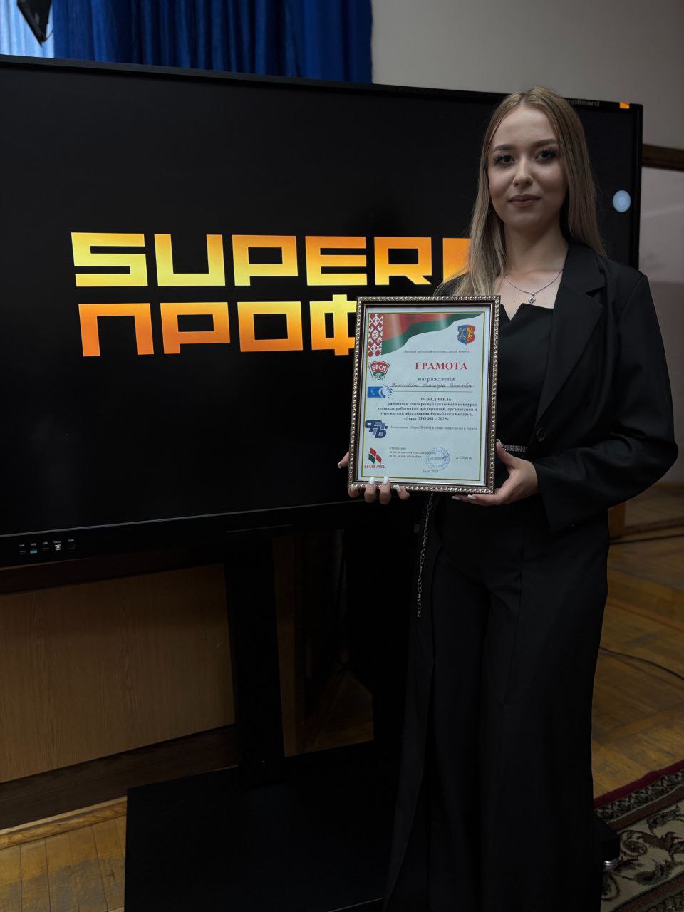 photo 5291790662821346683 y