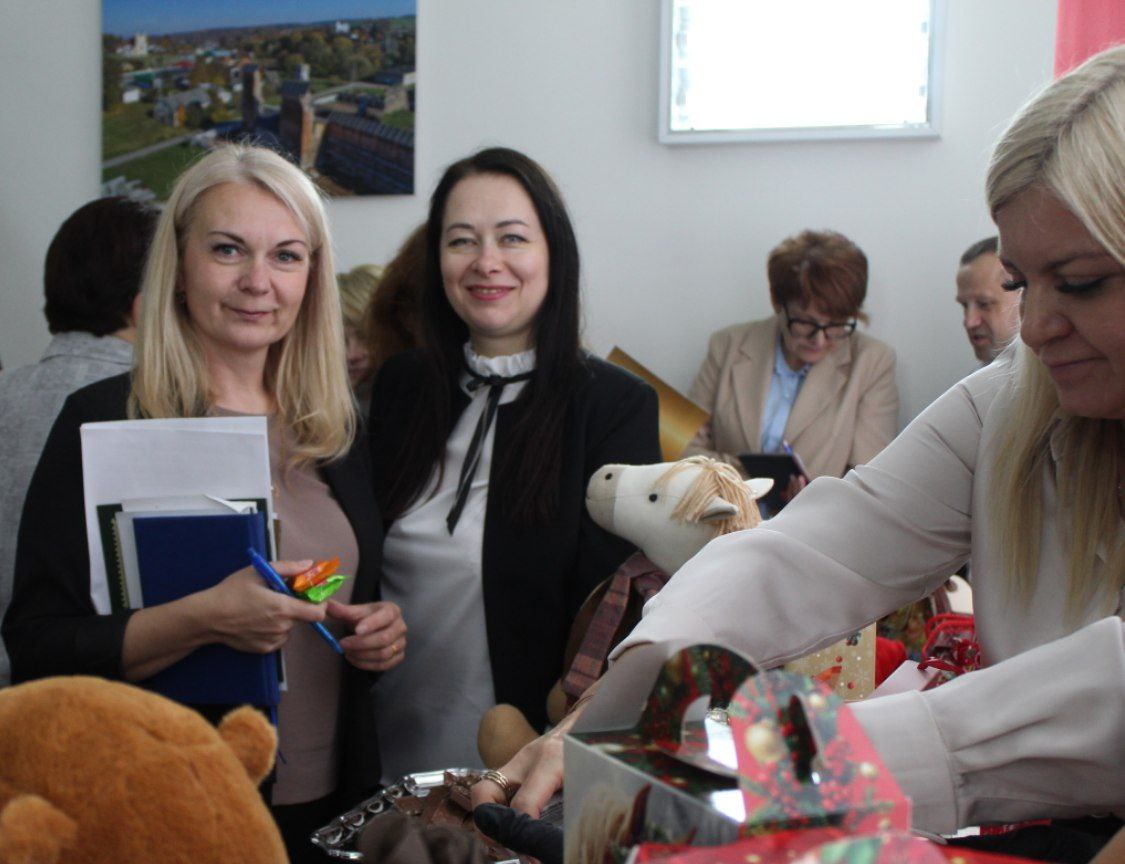 photo 5287373361971855776 y