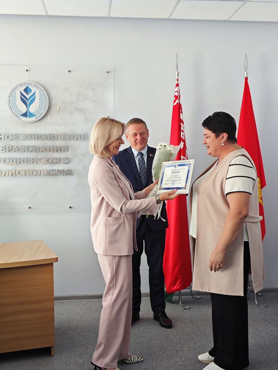 photo 5300988769077427149 y