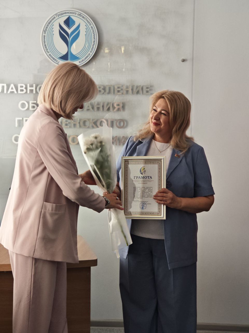 photo 5300988769077427150 y