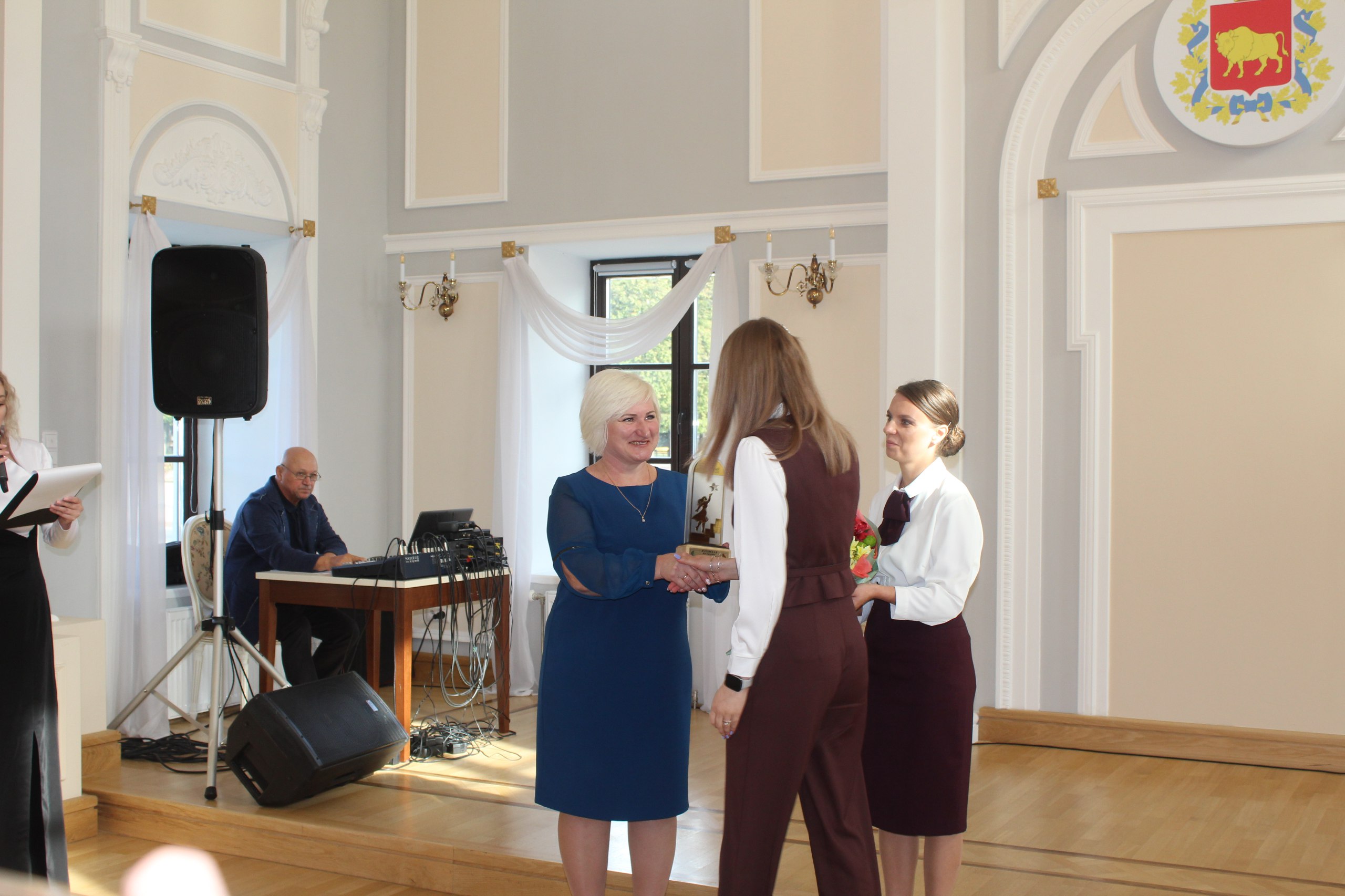 photo 5402359265802449969 w