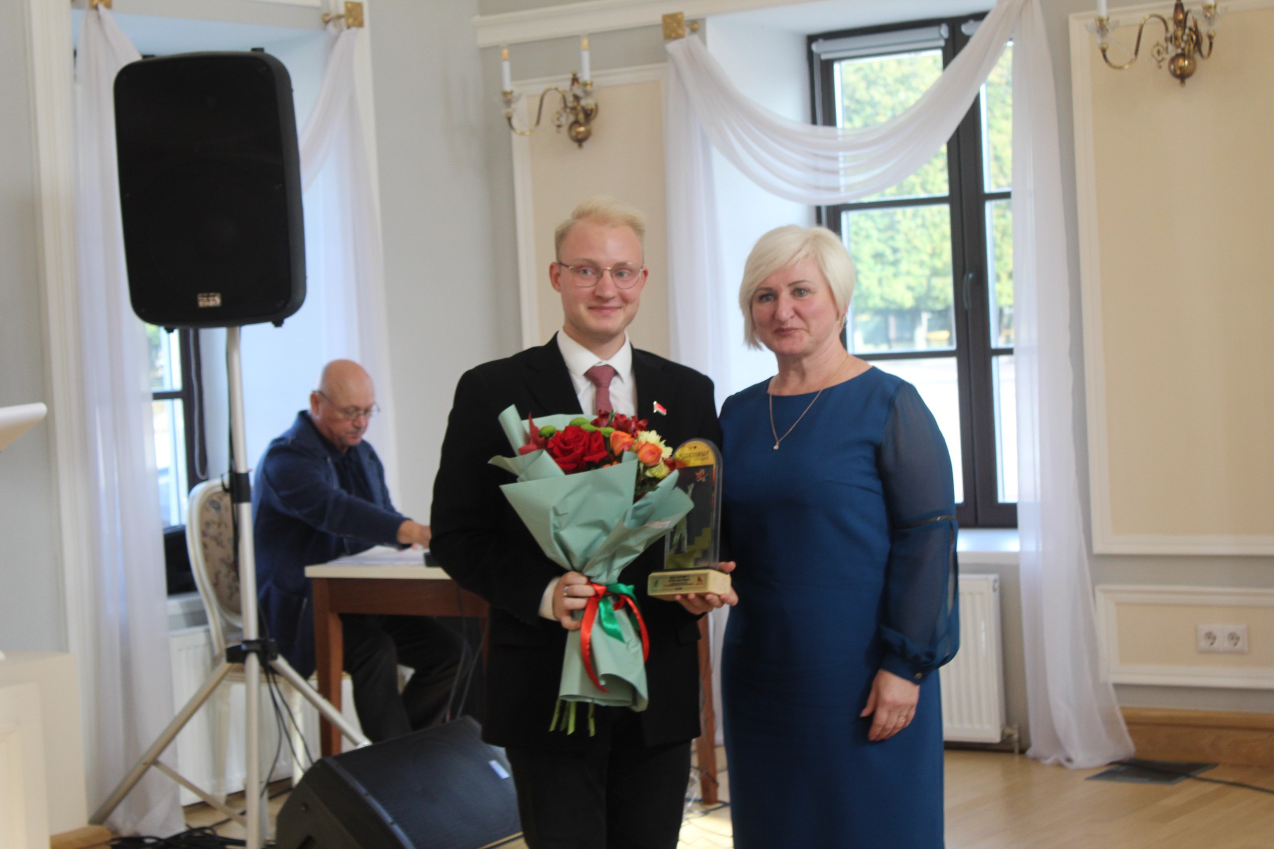 photo 5402359265802449970 w