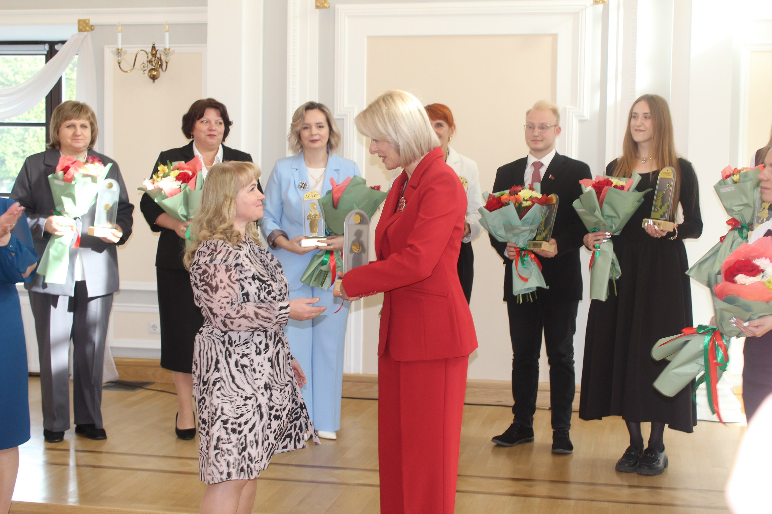 photo 5402359265802449971 w