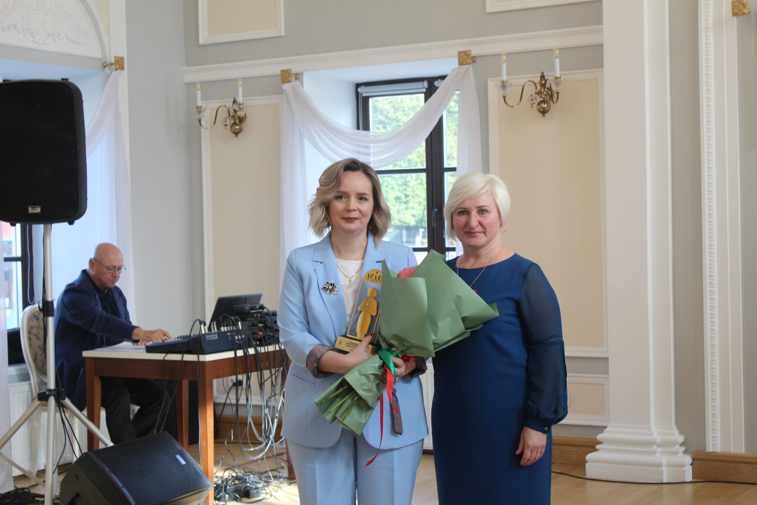 photo 5402359265802449975 w