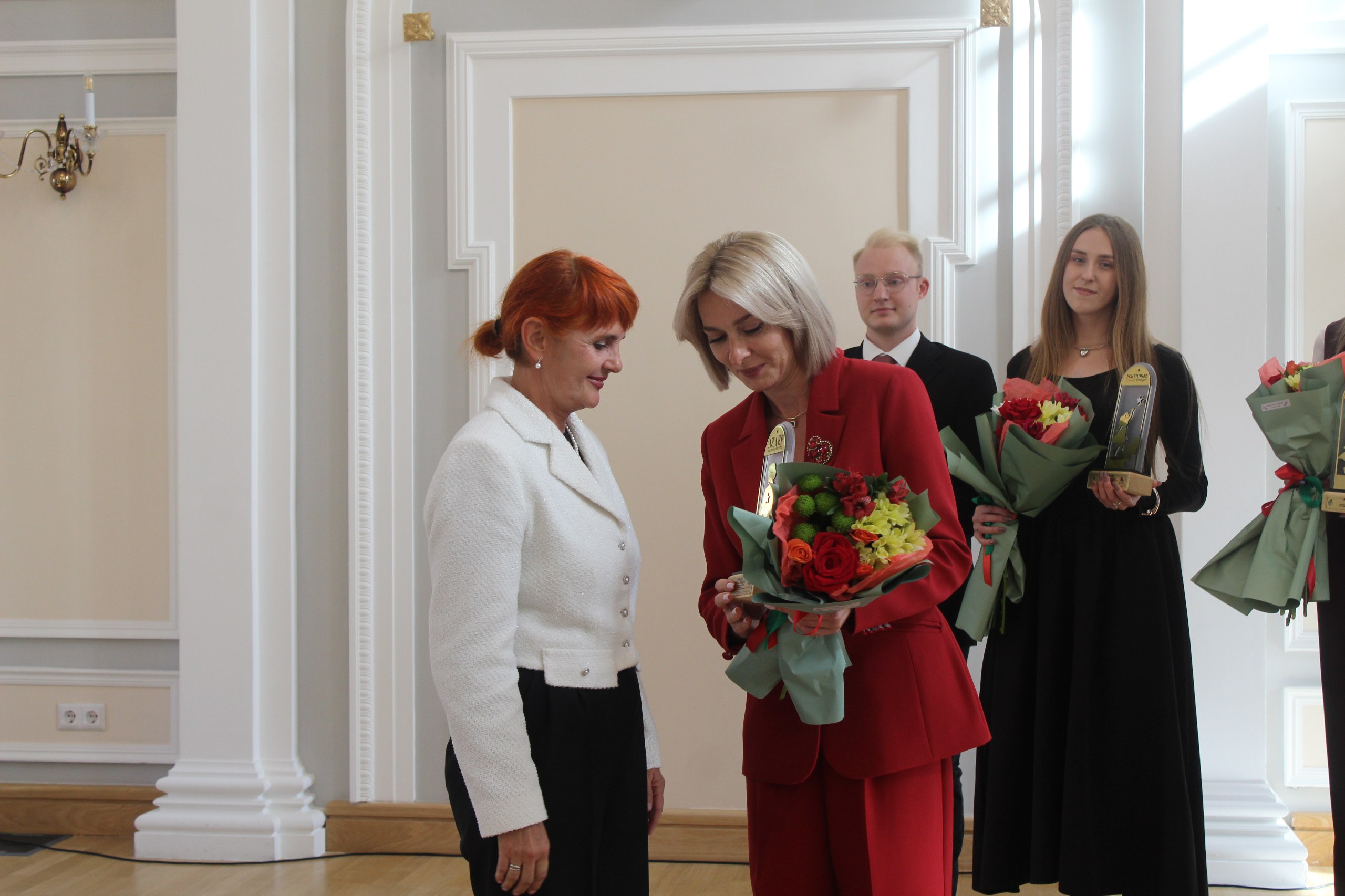 photo 5402359265802449976 w