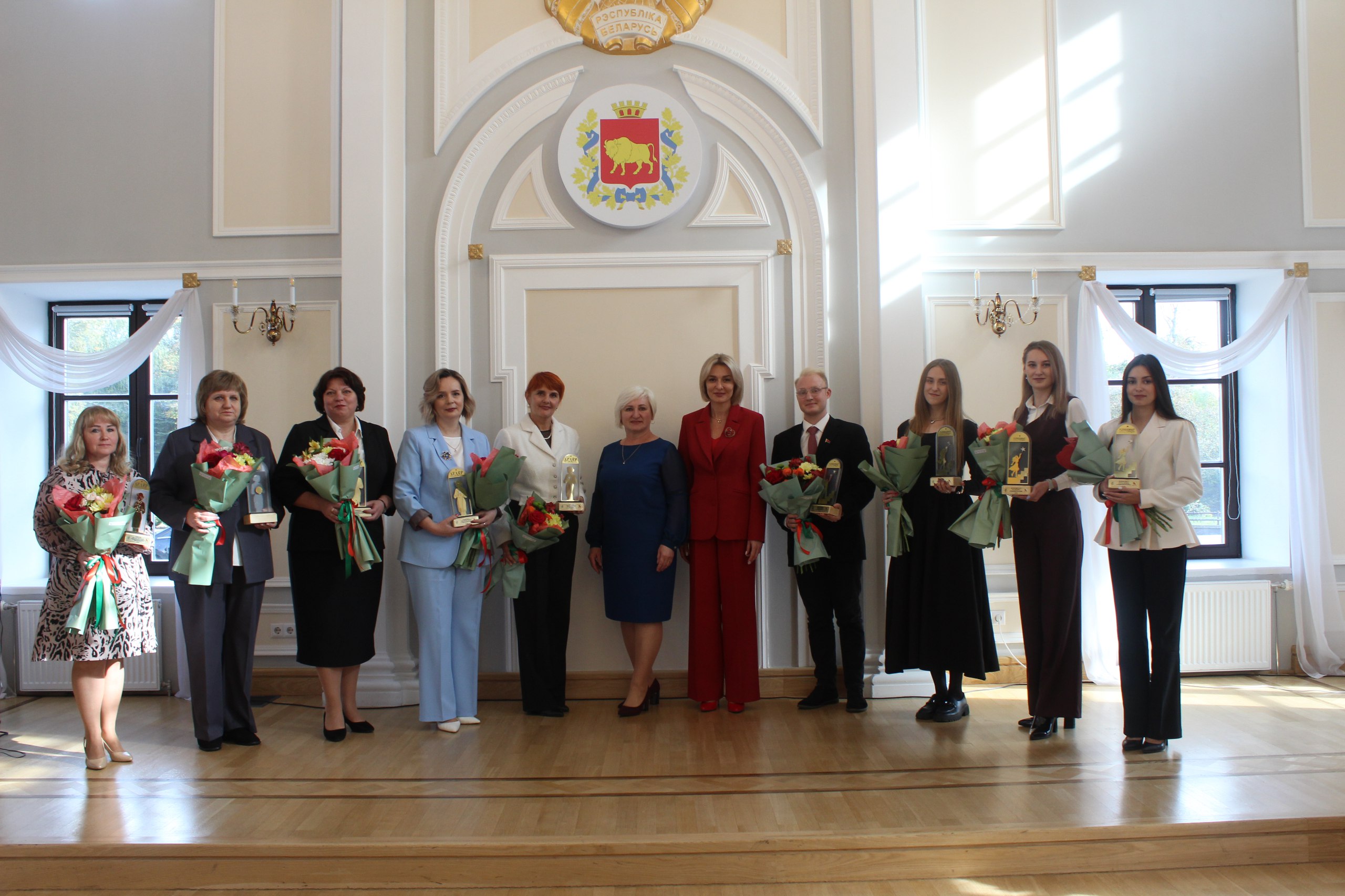 photo 5402359265802449977 w