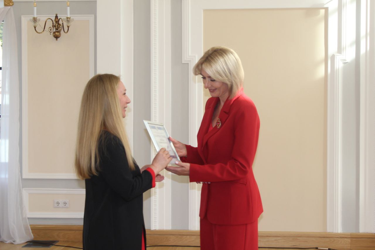 photo 5402368001765931381 y