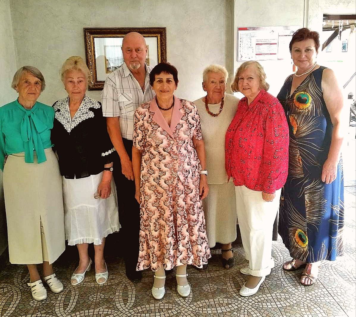 photo 5309986059842616587 y