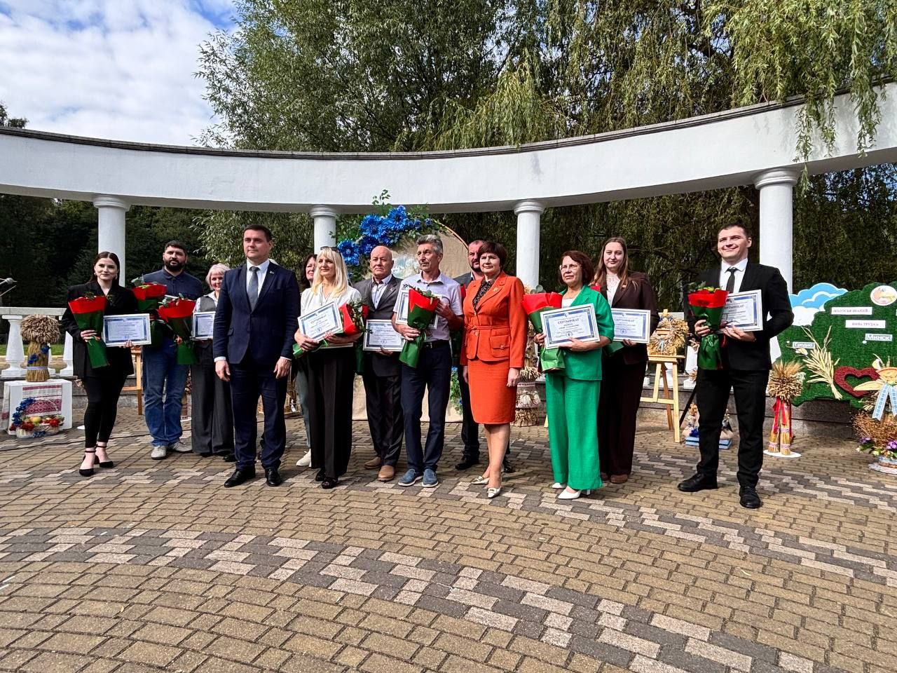 photo 5332528440508806447 y