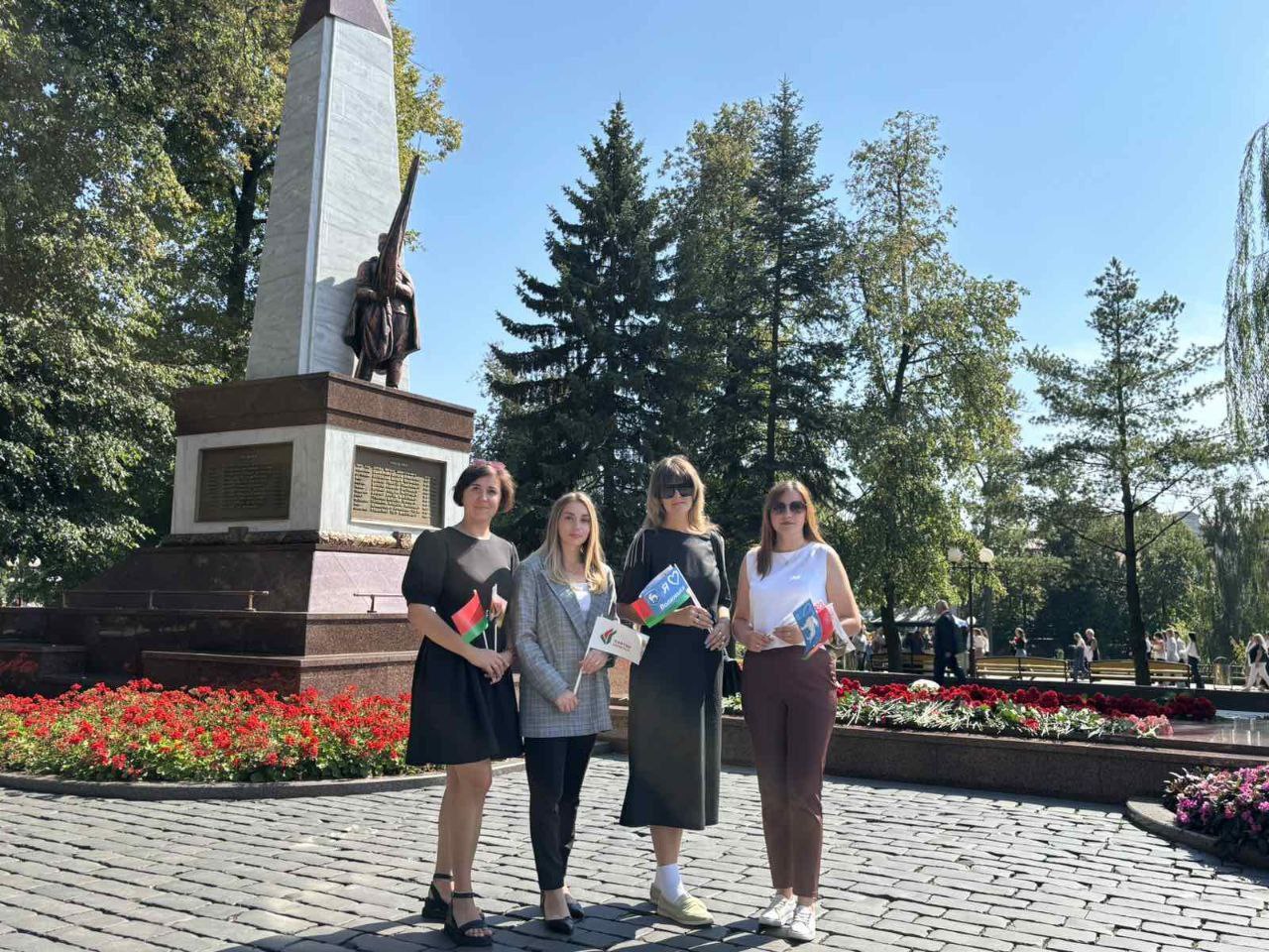 photo 5298555090283659154 y