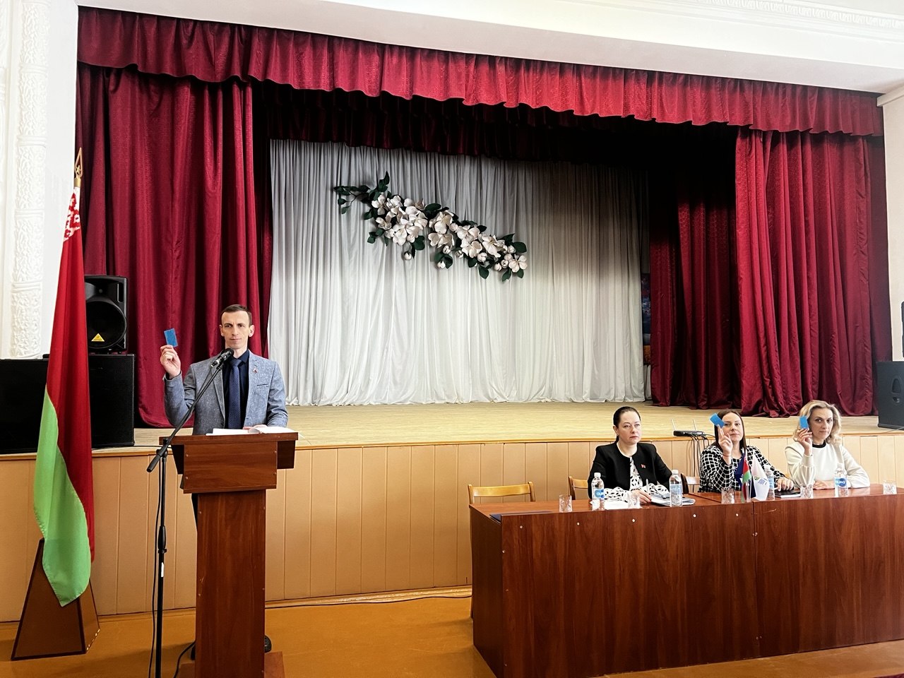 photo 5325654465614386660 y