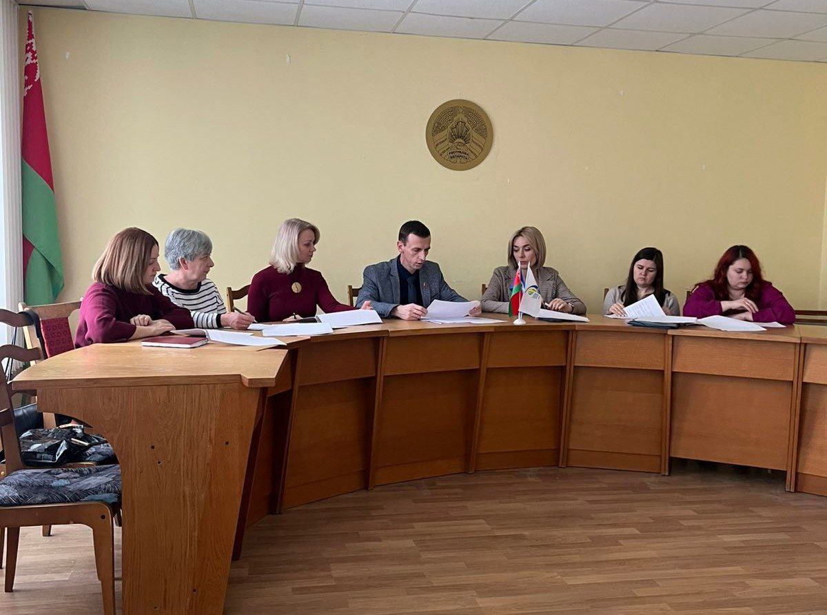 photo 5467370948815162538 y