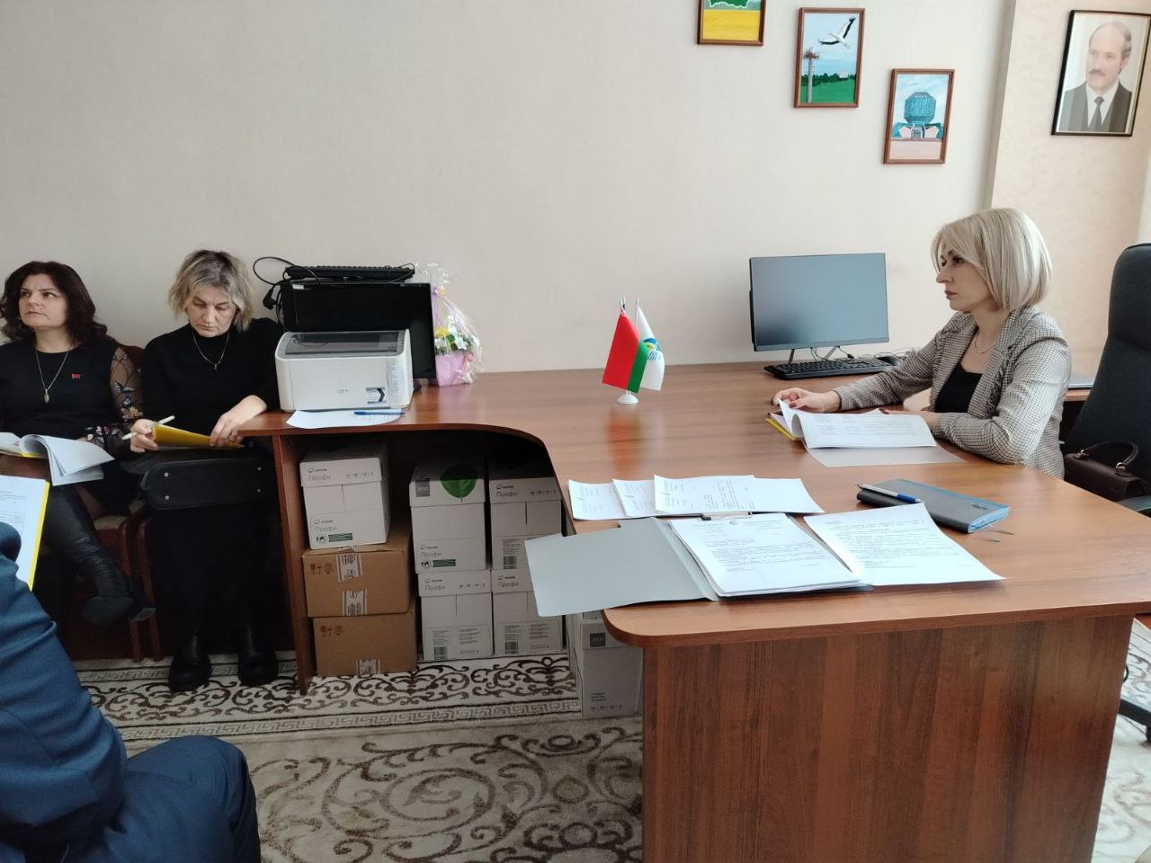 photo 5467370948815162540 y