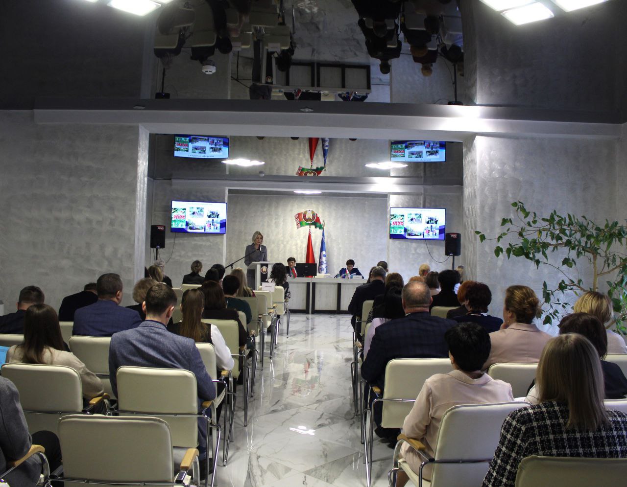 photo 5257979357421048048 y