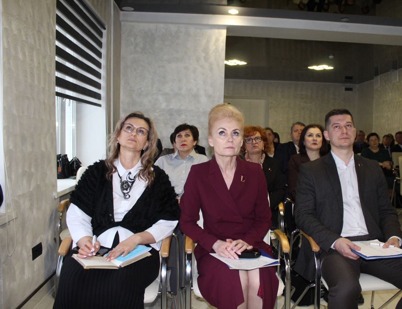 photo 5257979357421048051 y