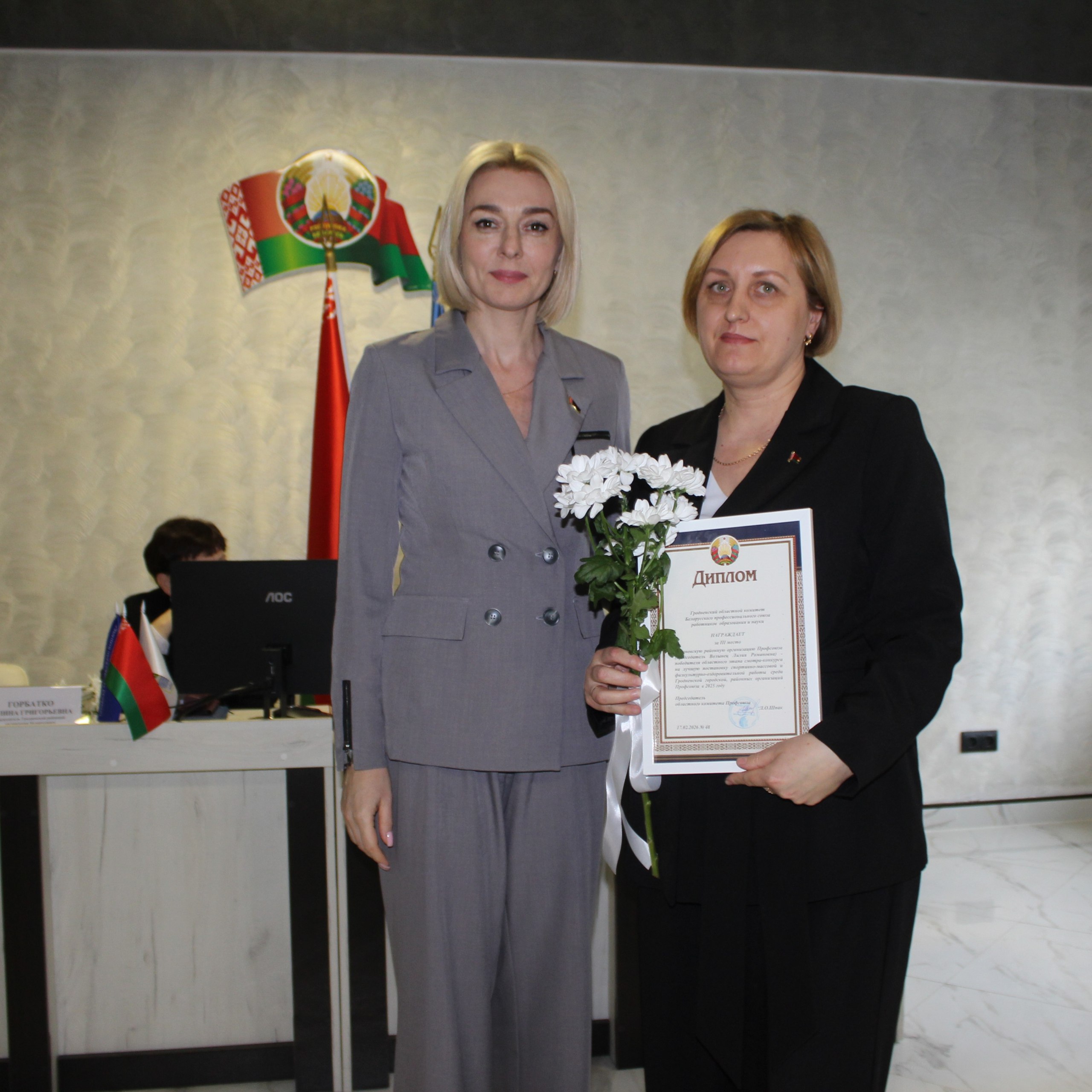 photo 5258355725405197931 w