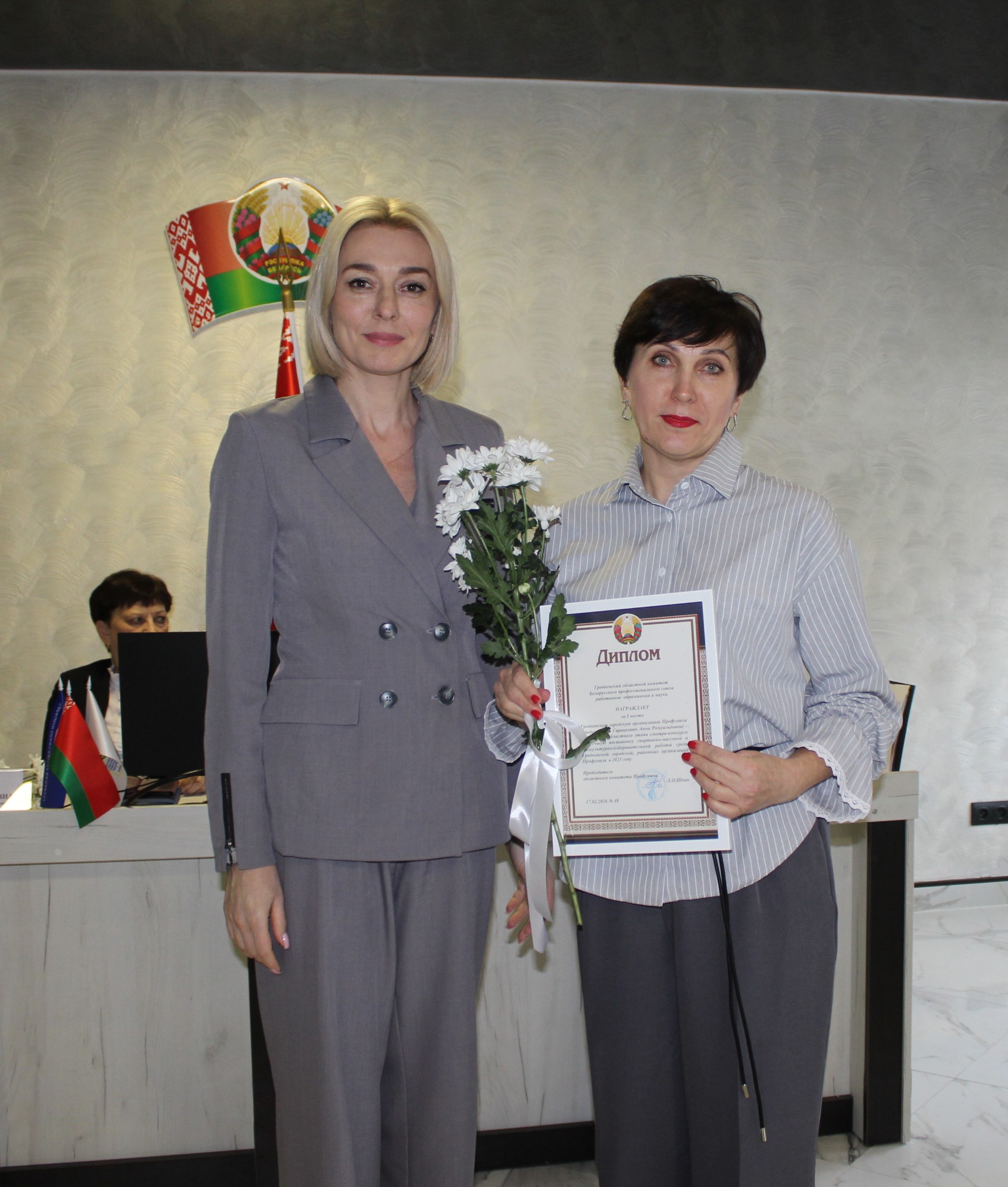 photo 5258355725405197932 w