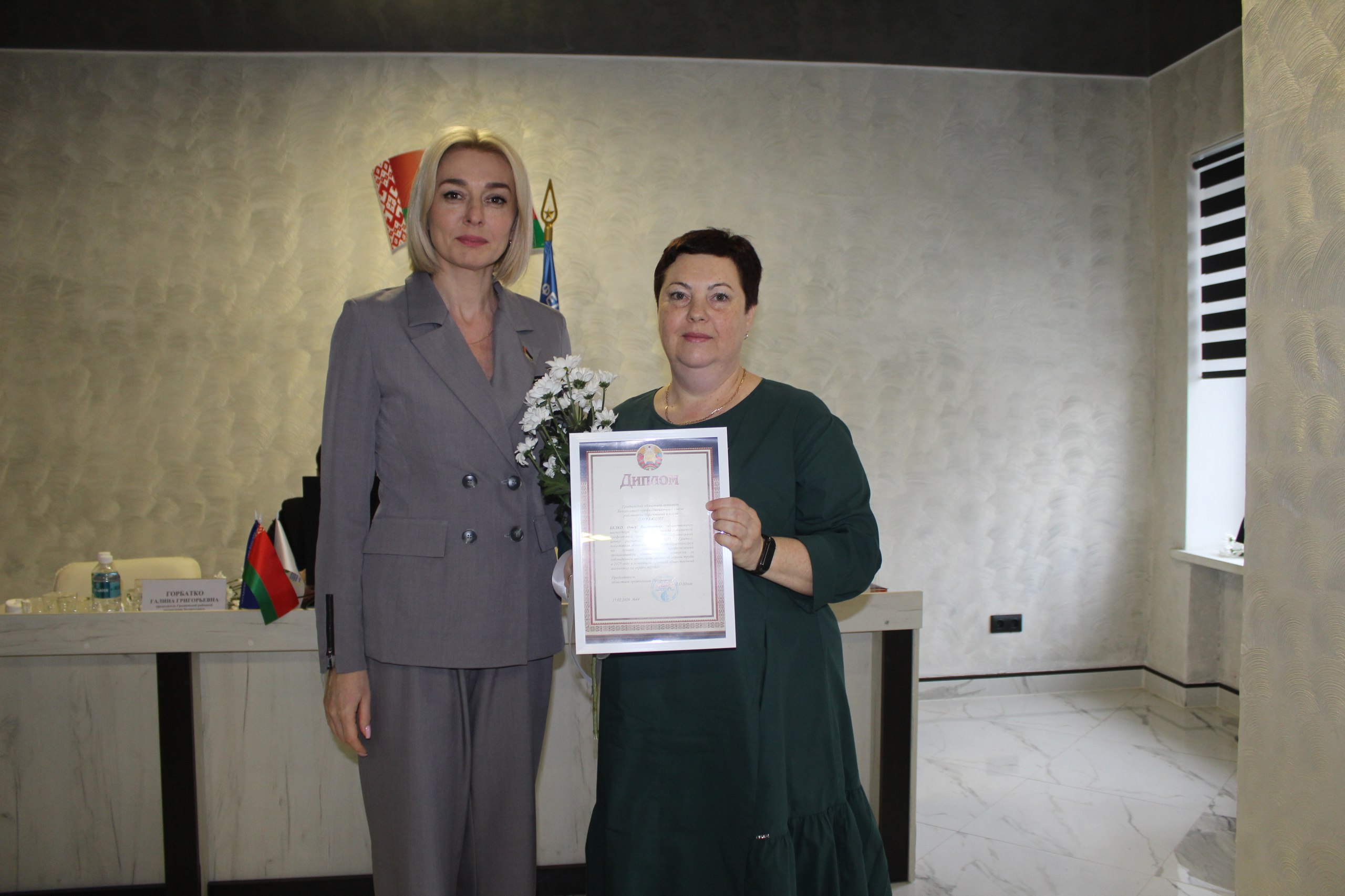 photo 5258355725405197933 w