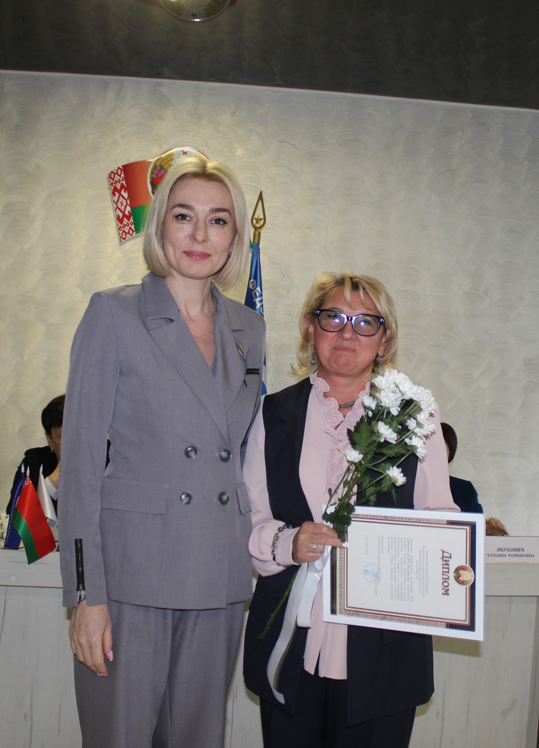 photo 5258355725405197934 w