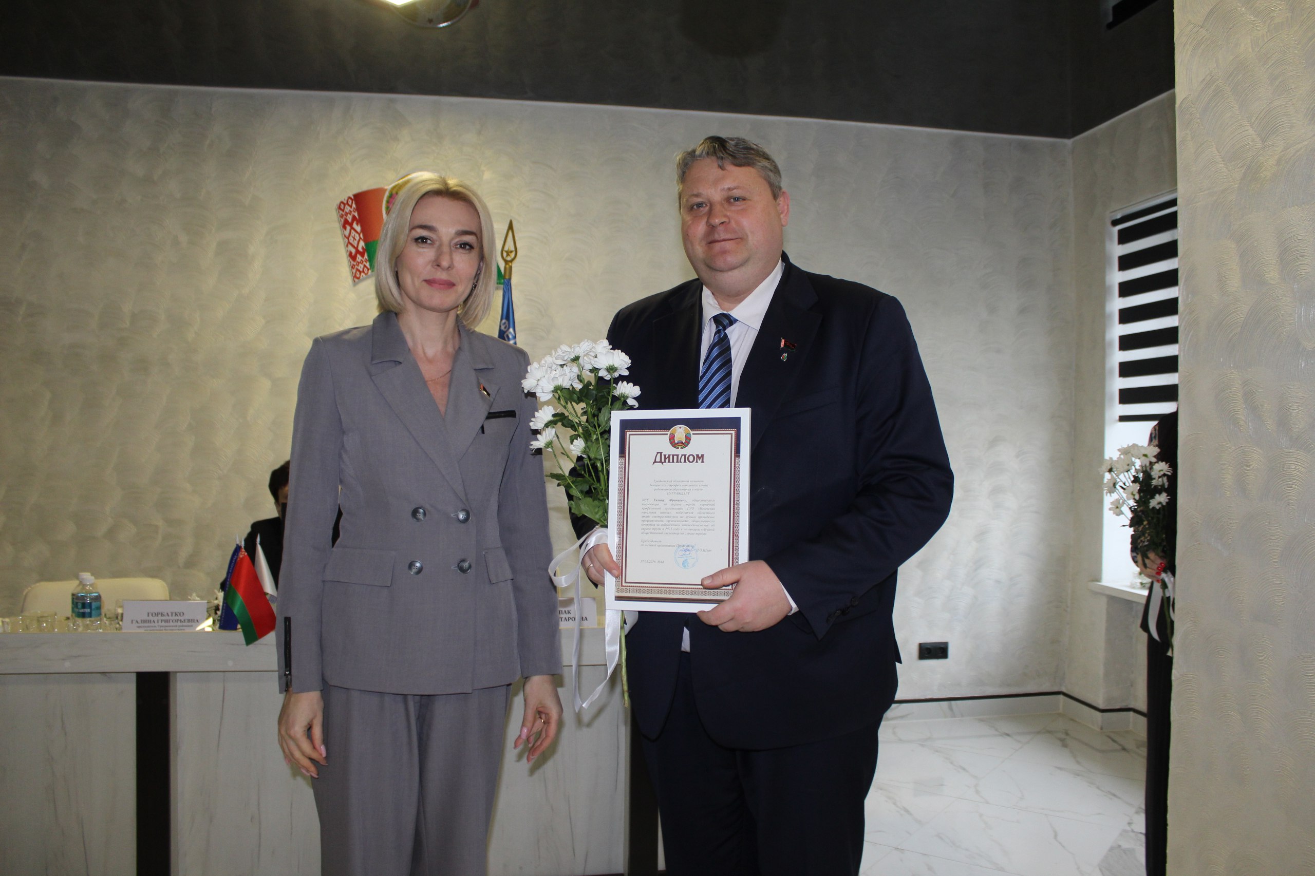 photo 5258355725405197937 w