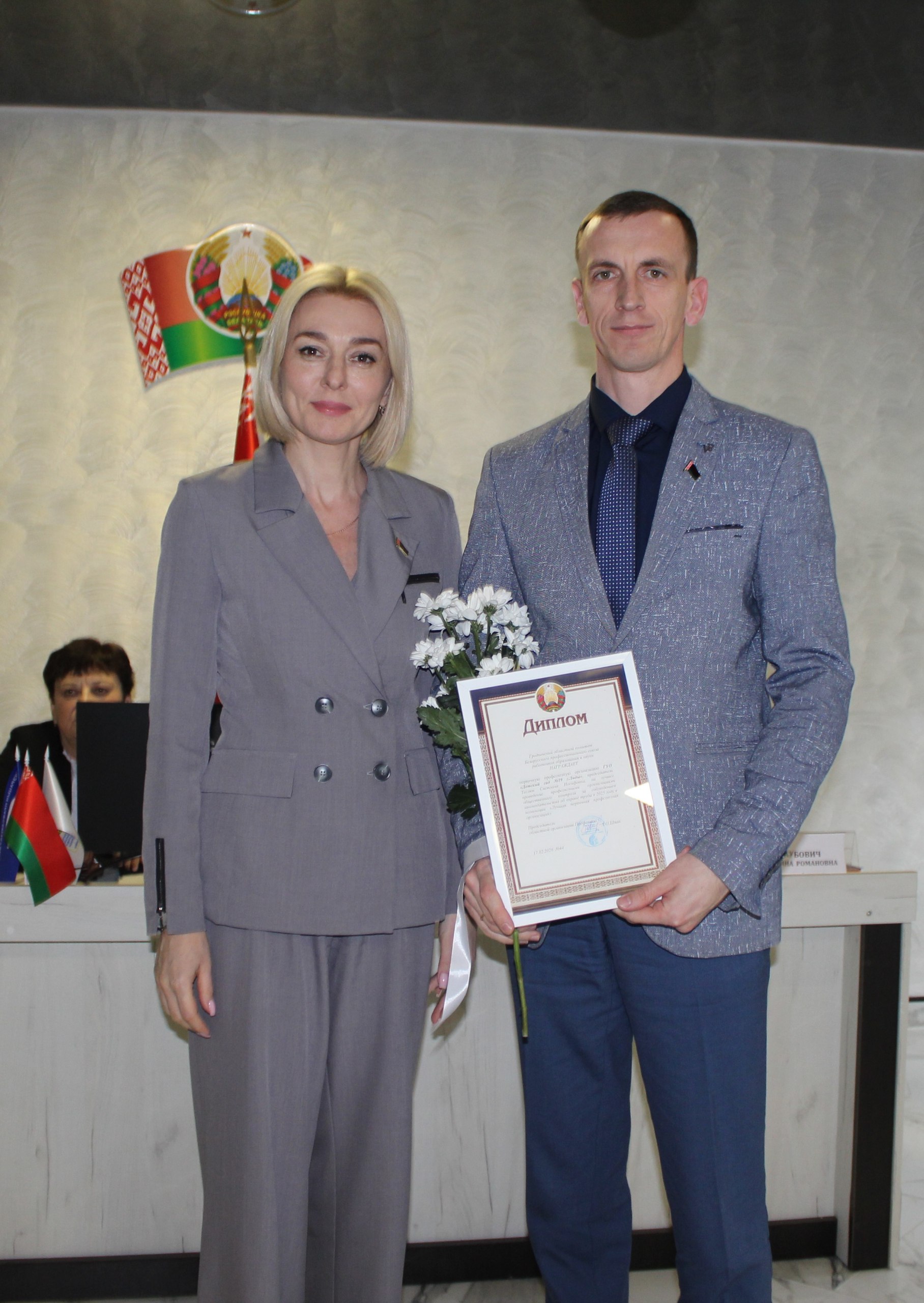 photo 5258355725405197938 w