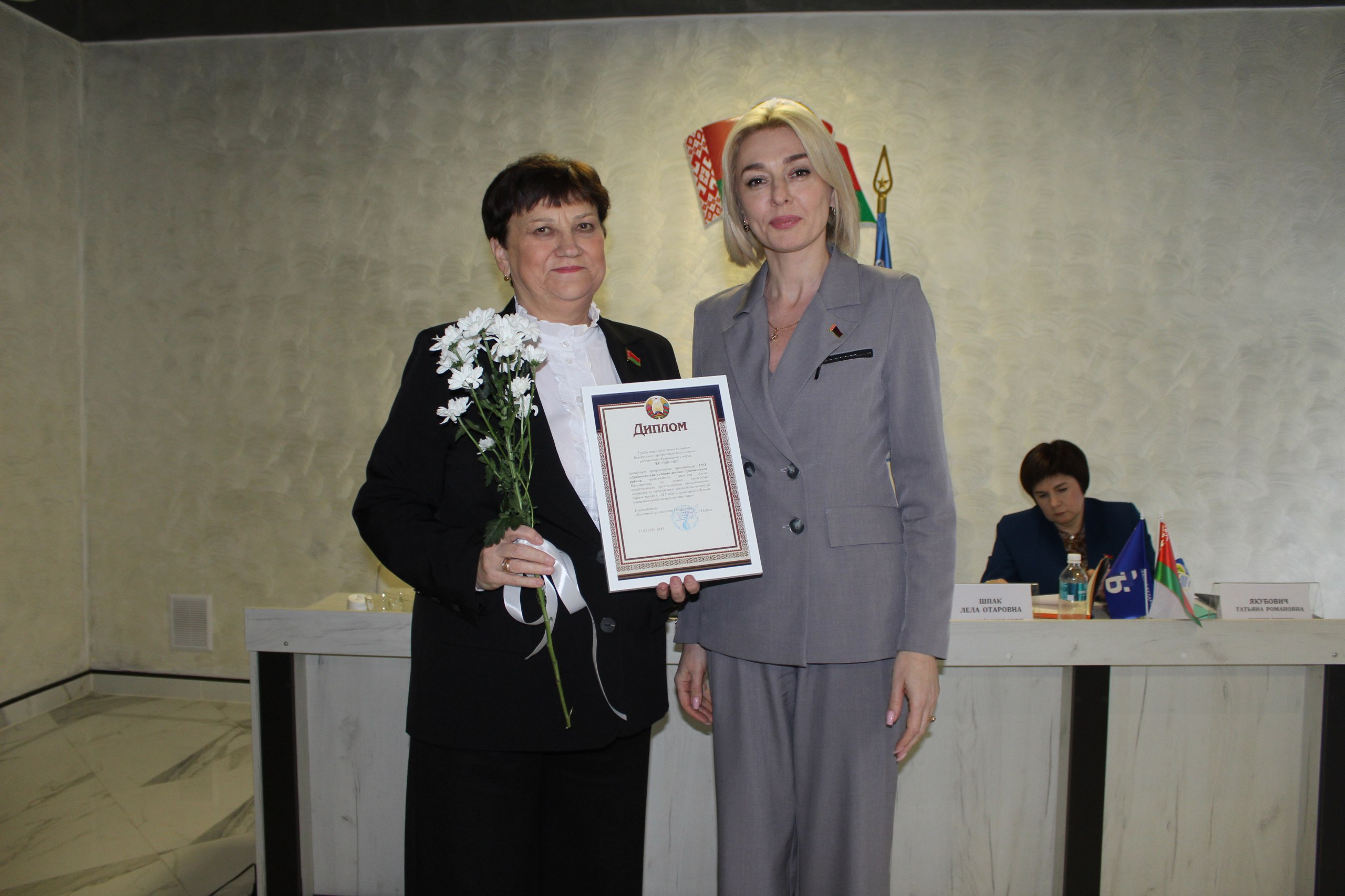 photo 5258355725405197939 w