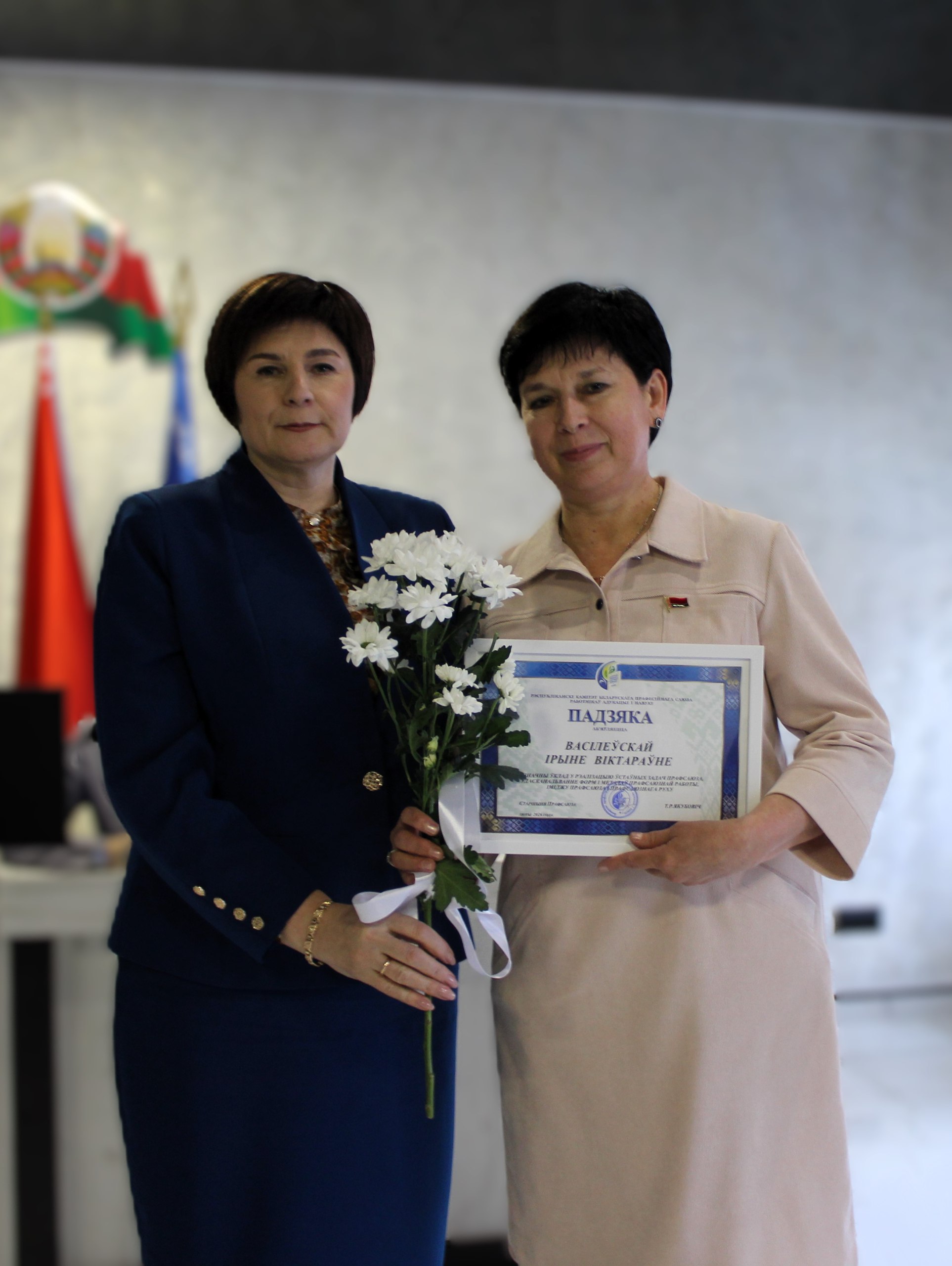 photo 5258355725405197958 w